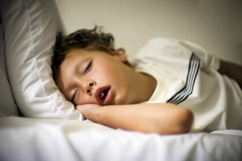 Dijete snores u snu: savjet od Komarovsky. Zašto dijete hrči u snu?