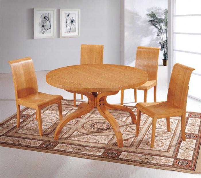 Drveni stol za vikendice - nezaobilazni atribut kućice