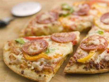 Poseban recept za pizzu s sirom i kobasicama
