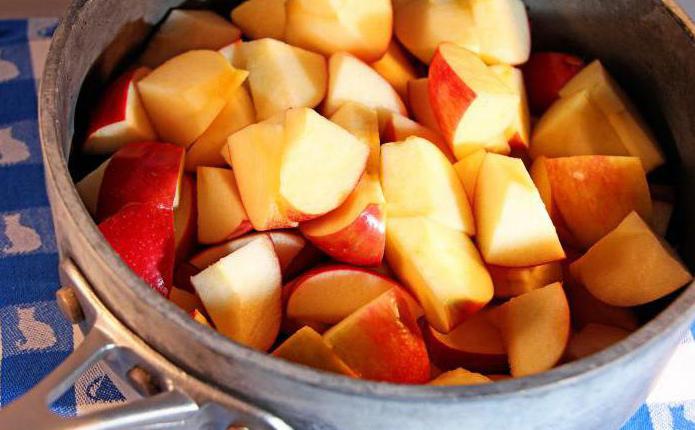 kompozicija jabuka i naranče za zimu