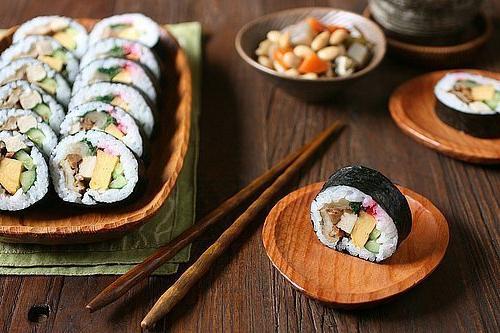 Kako držati štapiće za sushi