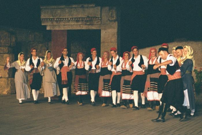 Grčki ples. Serra, Maharja i Sirtaki