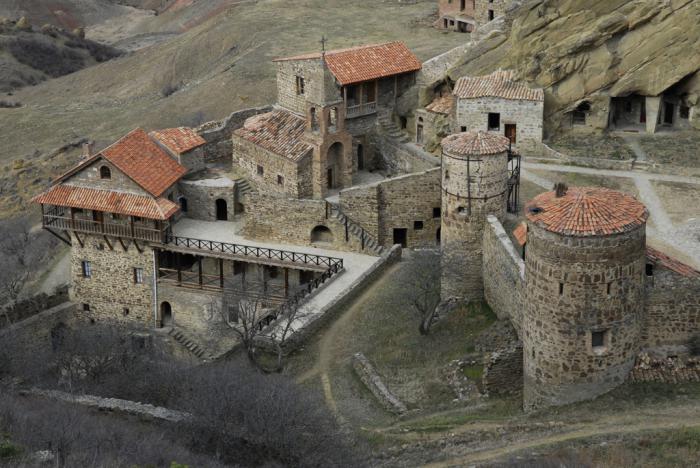Koji je tipičan srednjovjekovni samostan? Poznate pravoslavne crkve