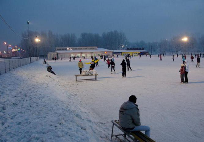 Zimska zabava je klizalište na Krasnojarskom otoku koji je stvoren s velikom ljubavlju za djecu i odrasle.