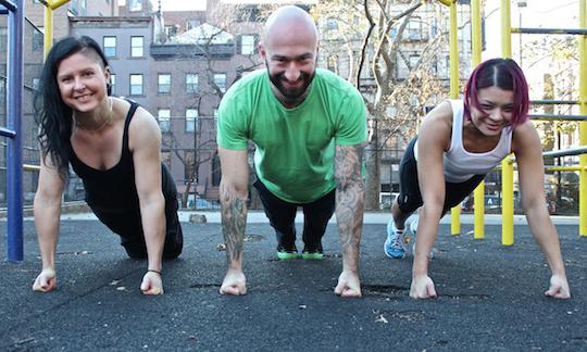 Push-ups na šakama - što oni daju početnicima i sportašima?